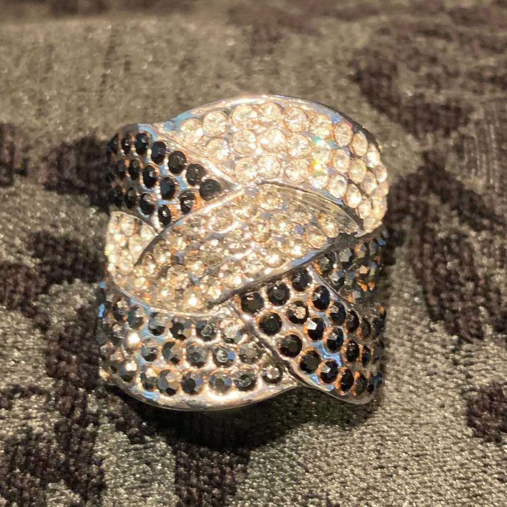 Lia Sophia  size 6 cocktail ring